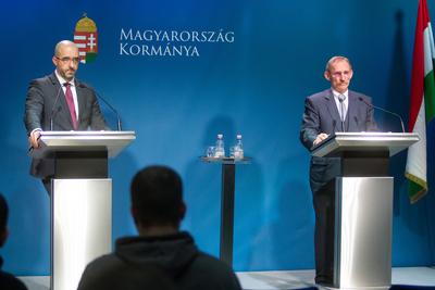 Politika - Sajtótájékoztató a bevándorlásról-stock-foto