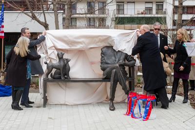 Felavatták Tom Lantos szobrát-stock-foto