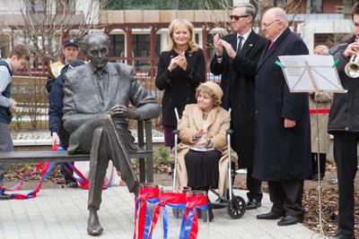 Felavatták Tom Lantos szobrát-stock-foto