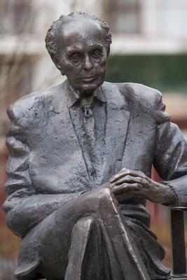 Felavatták Tom Lantos szobrát-stock-foto