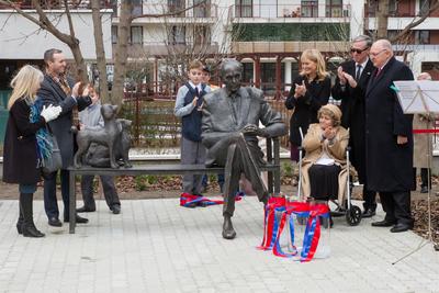 Felavatták Tom Lantos szobrát-stock-foto