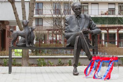 Felavatták Tom Lantos szobrát-stock-foto