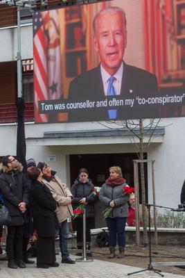 Felavatták Tom Lantos szobrát-stock-foto