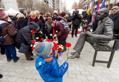 Felavatták Tom Lantos szobrát-stock-foto