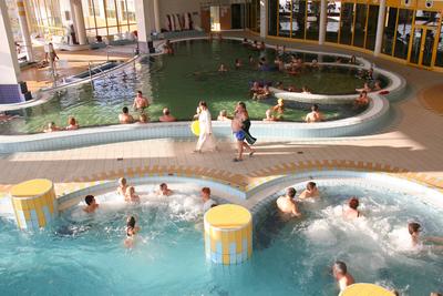 Gyógy- és Wellnessfürdő, Sárvár-stock-foto