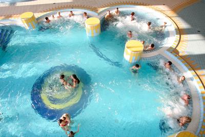 Gyógy- és Wellnessfürdő, Sárvár-stock-foto