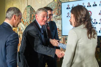 Politika - Miniszterelnök-jelöltek vitáznak-stock-foto