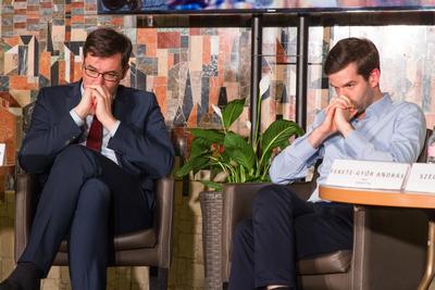 Politika - Miniszterelnök-jelöltek vitáznak-stock-foto