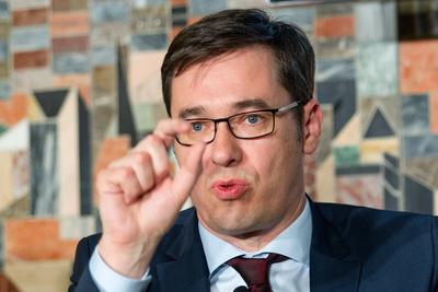 Politika - Miniszterelnök-jelöltek vitáznak-stock-foto