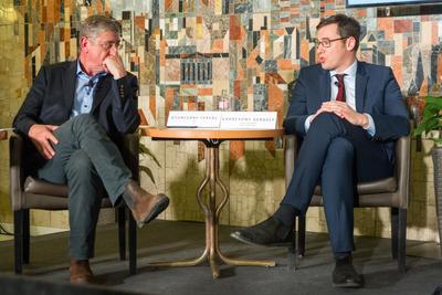 Politika - Miniszterelnök-jelöltek vitáznak-stock-foto