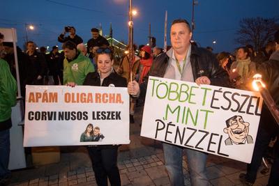 Fáklyás tüntetés a tandíj ellen a Gellért tér és a Corvinus Egyetem között.2018.10.23.Fotó:Vörös Szilárd-stock-foto