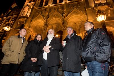 Gyurcsány Ferenc és a DKP frakció a hajléktalan törvény ellen tiltakozva az éjszakát a Parlament lépcsõjén tölti.A képen Varju László,Vadai Ágnes,Iványi Gábor,Gyurcsány Ferenc és Oláh Lajos.2018.10.25.Fotó:Vörös Szilárd-stock-foto