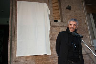 Kapás Dezső emléktábla-stock-foto