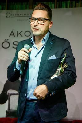 Kovács Ákos:Idõsziget c új cd-jének bemutatója.A képen Ákos átveszi a Petõfi Rádió az év férfi elõadója díját.2019.10.02.Fotó:Vörös Szilárd-stock-foto