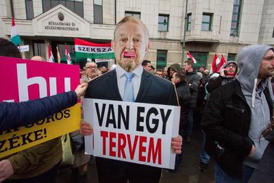 Békemenet gyülekezõ a Bem téren.A képen Soros György bábu.2018.03.15.Fotó:Vörös Szilárd-stock-foto