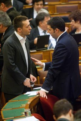 Budapest, 2010.11.29.
Az Országgyűlés 54. ülésnapja.

A képen: Rogán Antal (balra) és Lázár János-stock-foto