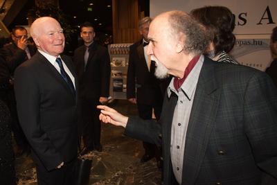 Budapest, 2010.12.04.
Idén nyolcadik alkalommal került megrendezésre a Prima Primissima Díjátadó Gálaest a Művészetek Palotájában.

A képen: Moldova György író (balra) és Sándor György humorista-stock-foto