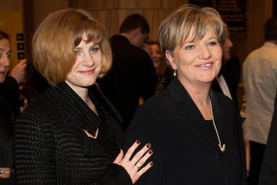 Budapest, 2010.12.04.
Idén nyolcadik alkalommal került megrendezésre a Prima Primissima Díjátadó Gálaest a Művészetek Palotájában.

A képen: Szili Katalin politikus (jobbra) és lánya-stock-foto