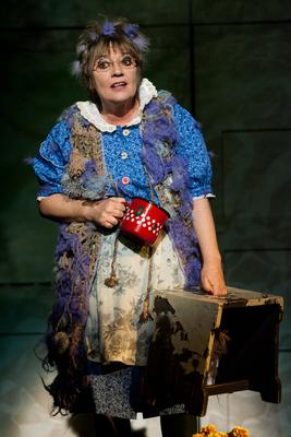 Presser Gábor - Varró Dániel - Teslár Ákos: Túl a Maszat-hegyen-stock-foto