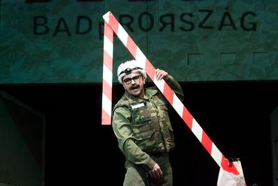 Presser Gábor - Varró Dániel - Teslár Ákos: Túl a Maszat-hegyen-stock-foto