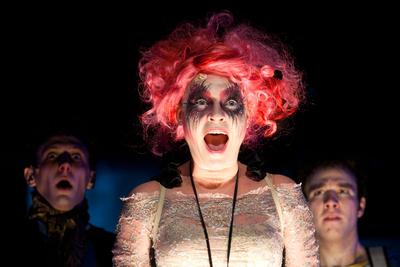 Presser Gábor - Varró Dániel - Teslár Ákos: Túl a Maszat-hegyen-stock-foto