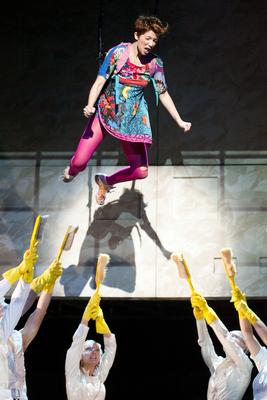 Presser Gábor - Varró Dániel - Teslár Ákos: Túl a Maszat-hegyen-stock-foto