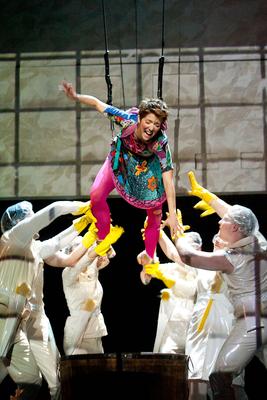 Presser Gábor - Varró Dániel - Teslár Ákos: Túl a Maszat-hegyen-stock-foto