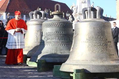 A Mátyás templom harangjai-stock-foto