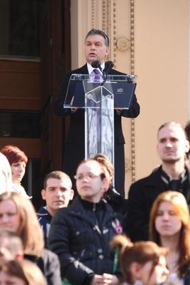 Március 15.-i megemlékezés a Múzeum kertben-stock-foto