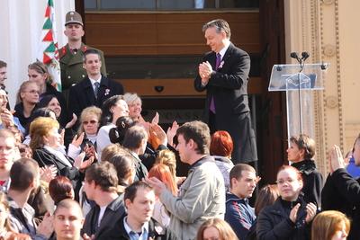 Március 15.-i megemlékezés a Múzeum kertben-stock-foto