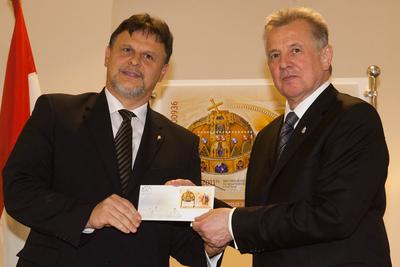 Bélyeg az új Alkotmány tiszteletére-stock-foto