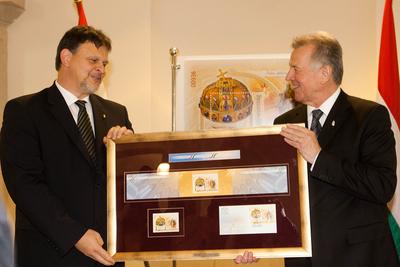 Bélyeg az új Alkotmány tiszteletére-stock-foto