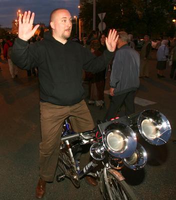 Békenap a Duna-parton-stock-foto