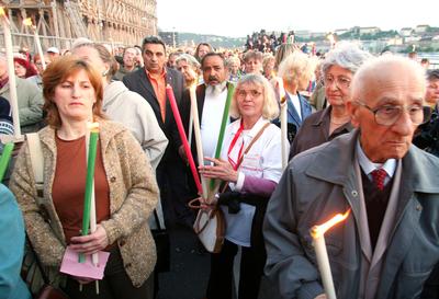 Békenap a Duna-parton-stock-foto