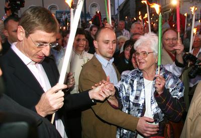 Békenap a Duna-parton-stock-foto