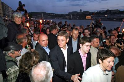 Békenap a Duna-parton-stock-foto