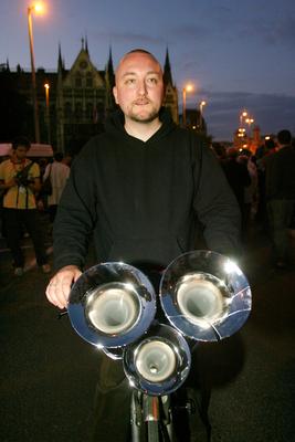 Békenap a Duna-parton-stock-foto