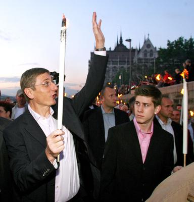 Békenap a Duna-parton-stock-foto