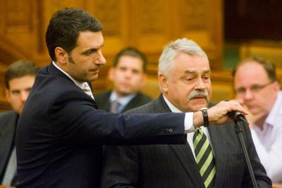 A parlamenti pártok meghallgatják a köztársasági elnök-jelölteket-stock-foto