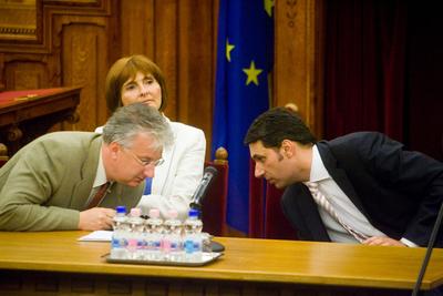 A parlamenti pártok meghallgatják a köztársasági elnök-jelölteket-stock-foto