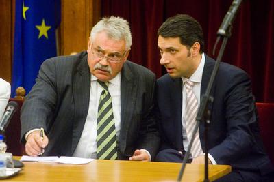 A parlamenti pártok meghallgatják a köztársasági elnök-jelölteket-stock-foto