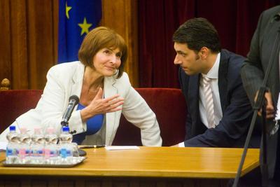 A parlamenti pártok meghallgatják a köztársasági elnök-jelölteket-stock-foto