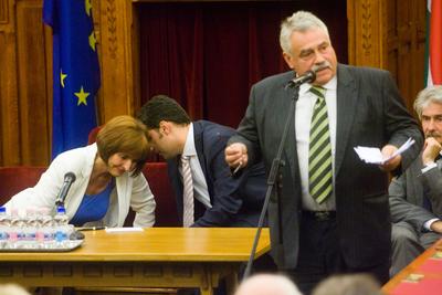 A parlamenti pártok meghallgatják a köztársasági elnök-jelölteket-stock-foto