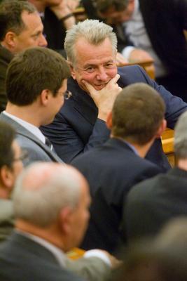 A parlamenti pártok meghallgatják a köztársasági elnök-jelölteket-stock-foto