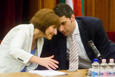 A parlamenti pártok meghallgatják a köztársasági elnök-jelölteket-stock-foto