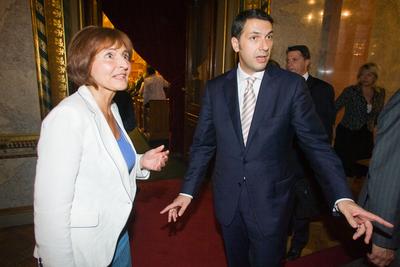 A parlamenti pártok meghallgatják a köztársasági elnök-jelölteket-stock-foto