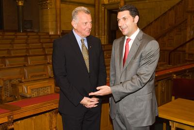 A parlamenti pártok meghallgatják a köztársasági elnök-jelölteket-stock-foto