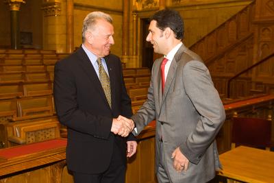 A parlamenti pártok meghallgatják a köztársasági elnök-jelölteket-stock-foto