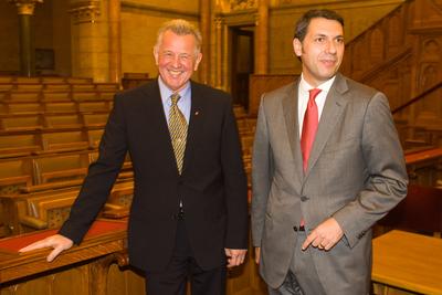 A parlamenti pártok meghallgatják a köztársasági elnök-jelölteket-stock-foto