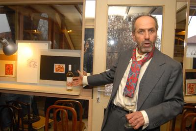 Benkő Dániel női hátsókat fest-stock-foto